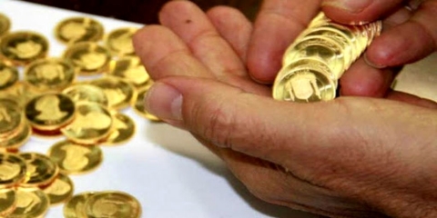 کاهش قیمت‌ سکه و طلا در بازار هم زمان با افت دلار /  نوسان سکه در کانال 14 و 15 میلیون