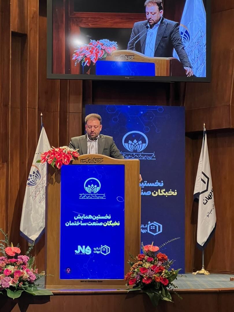 مدال و تندیس نخبگان از سوی وزیر راه و شهرسازی، سعید محمد و ابوذر شهپری به منتخبان صنعت ساختمان اهدا شد