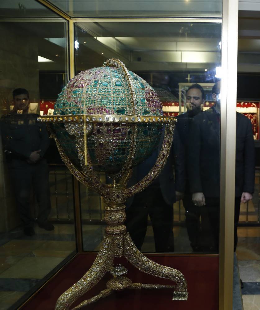 خزانه جواهرات ملی از  فردا دوشنبه 21 خرداد 1403 بازگشایی می‌شود