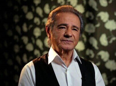 سلطان قلب ها در گذشت / عارف در ابتدا «حنجره‌طلایی» شناخته می‌شد/ عارف عارف‌کیا، خواننده مشهور ایرانی و سلطان قلبها درگذشت.