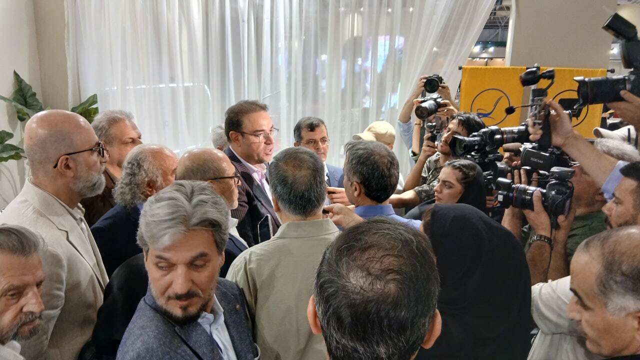 سی‌و‌چهارمین نمایشگاه بین‌المللی تخصصی صادراتی صنعت مبلمان افتتاح شد / معاون صنایع عمومی وزارت صمت: رکود بازار عمده ترین مشکل صنعت مبلمان است،