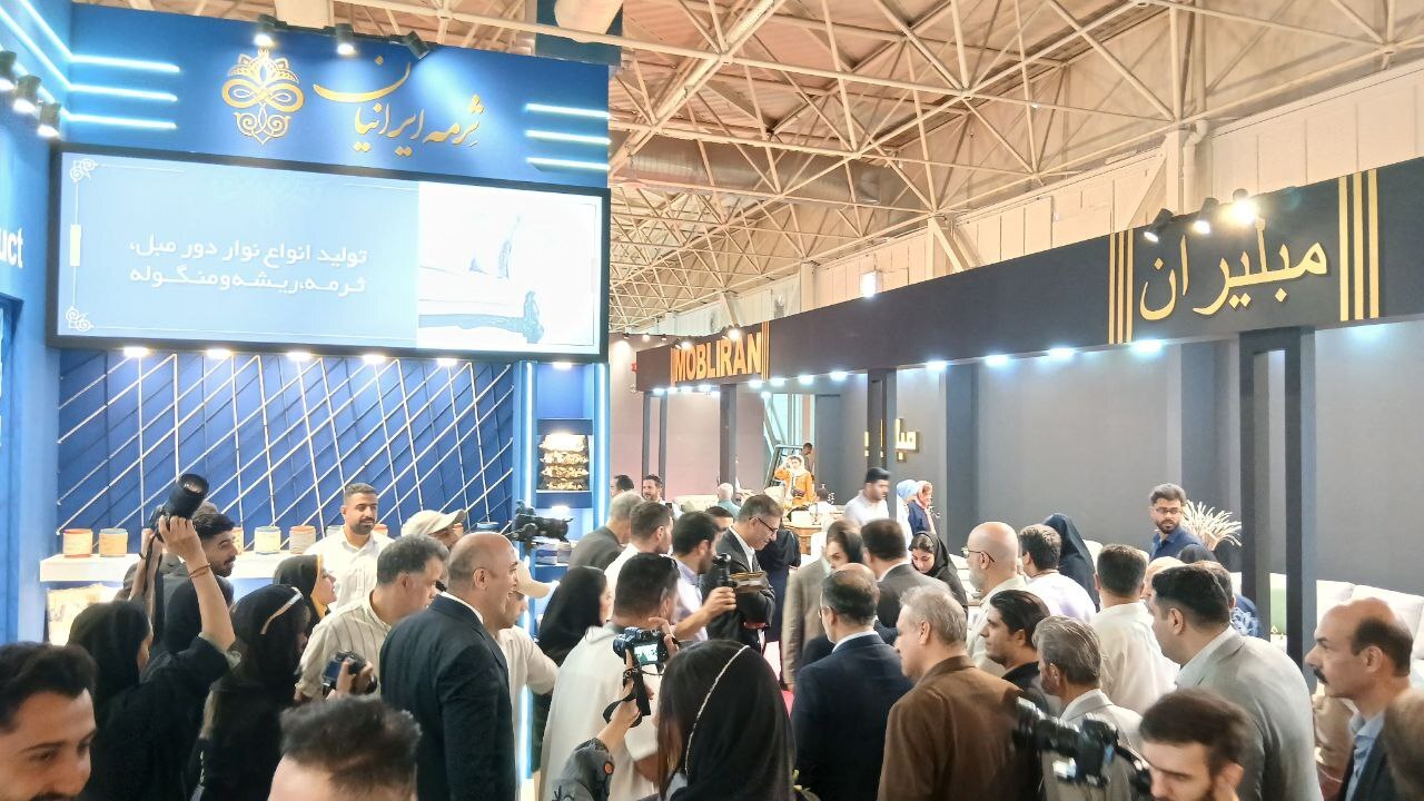 سی‌و‌چهارمین نمایشگاه بین‌المللی تخصصی صادراتی صنعت مبلمان افتتاح شد / معاون صنایع عمومی وزارت صمت: رکود بازار عمده ترین مشکل صنعت مبلمان است،