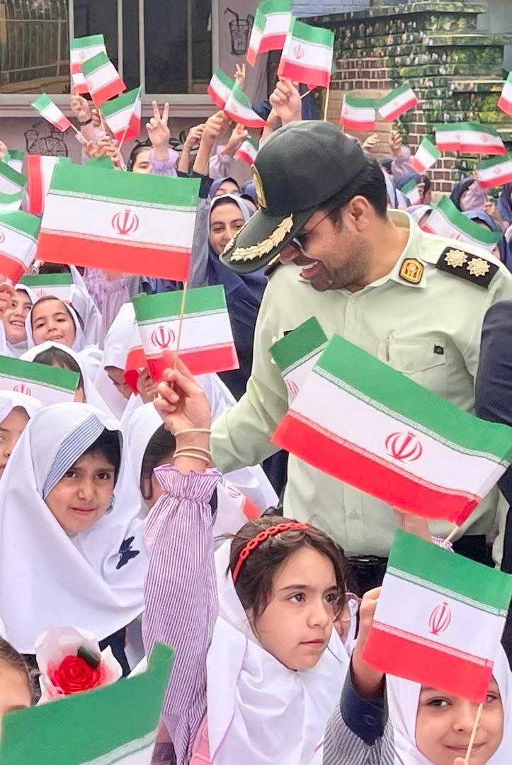 پیام مهر پلیس در روزاول مهر؛ همکاری و تعامل شهروندان با پلیس از گفت وگو با فرزندان درخانه تا رفت و آمد به مدرسه