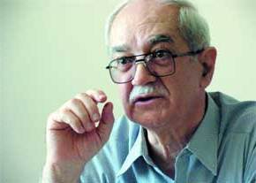 دکتر ابراهیم رزاقی، استاد صاحب نام و بنیان‌گذار کانون دانش‌آموختگان اقتصاد در گذشت