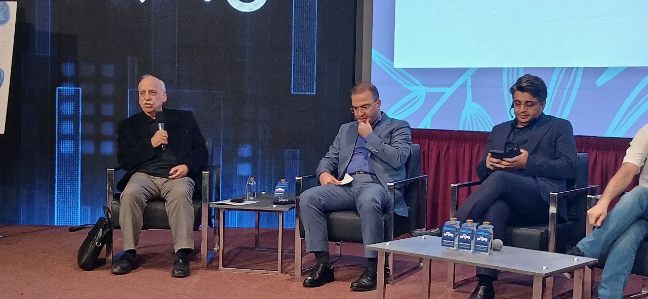 عبده تبریزی: تورم ۶۰درصدی می‌تواند اقتصاد ایران را دلاریزه و بی‌ثباتی را فراگیر کند /معاونت اقتصادی بانک مرکزی: چالش اصلی رمزارز‌ها حکمرانی و رگولاتوری است