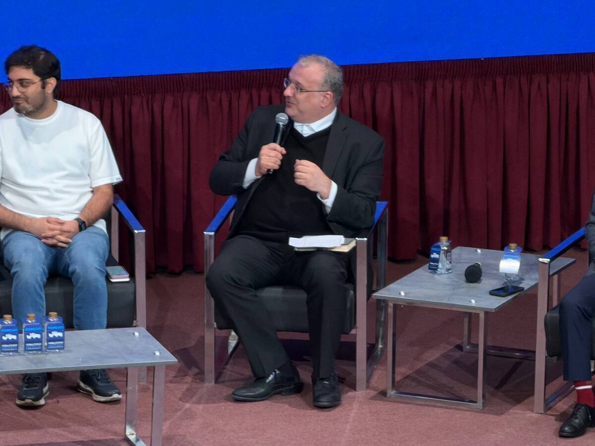 عبده تبریزی: تورم ۶۰درصدی می‌تواند اقتصاد ایران را دلاریزه و بی‌ثباتی را فراگیر کند /معاونت اقتصادی بانک مرکزی: چالش اصلی رمزارز‌ها حکمرانی و رگولاتوری است