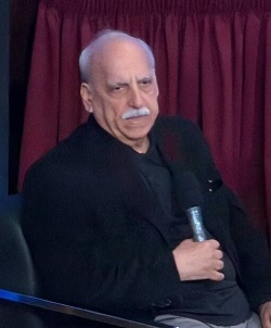 کارآفرین تولید کند، کارگزاری ها تامین مالی کنند، هر کس کار و تخصص خود را انجام دهد