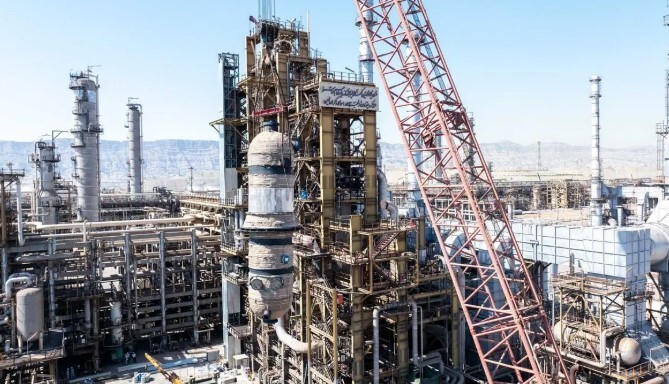 وزارت نفت در چنبره بحرانهای پنهان؛ از توقف پروژههای کلیدی تا وارونگی واقعیت با تبلیغات و روایتسازی وزارت نفت در چنبره بحرانهای پنهان؛ از توقف پروژههای کلیدی تا وارونگی واقعیت با تبلیغات و روایتسازی