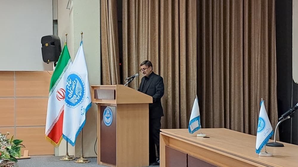 مراسم یادبود دکتر ابراهیم رزاقی در دانشکده اقتصاد دانشگاه تهران با حضور چهره های مختلف اقتصادی کشور برگزار شد مراسم یادبود دکتر ابراهیم رزاقی در دانشکده اقتصاد دانشگاه تهران با حضور چهره های مختلف اقتصادی کشور برگزار شد