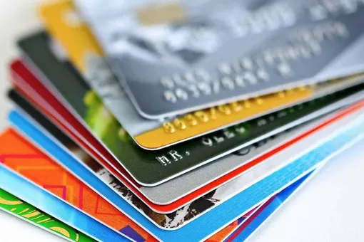 رتبه نخست بانک ملی ایران با بیش از 19 درصد از تعداد کارت‌های بانکی تراکنش‌دار در مرداد 1405