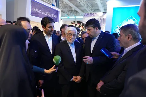 میزبانی بانک صادرات ایران از معاون اول رئیس‌جمهور در نمایشگاه الکامپ/ رونمایی افشین خانی مدیرعامل بانک از  ۲ محصول نوآورانه بانک صادرات ایران