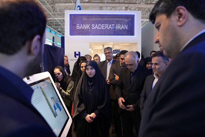 میزبانی بانک صادرات ایران از معاون اول رئیس‌جمهور در نمایشگاه الکامپ/ رونمایی افشین خانی مدیرعامل بانک از  ۲ محصول نوآورانه بانک صادرات ایران